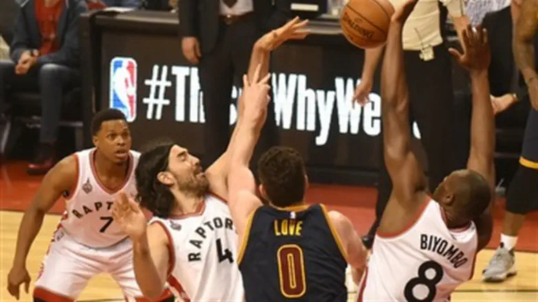 טורונטו הלילה. חסמו את קליבלנד