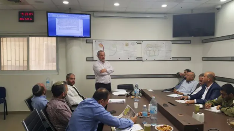 עו"ד ארזי מציג את ההתנגדויות