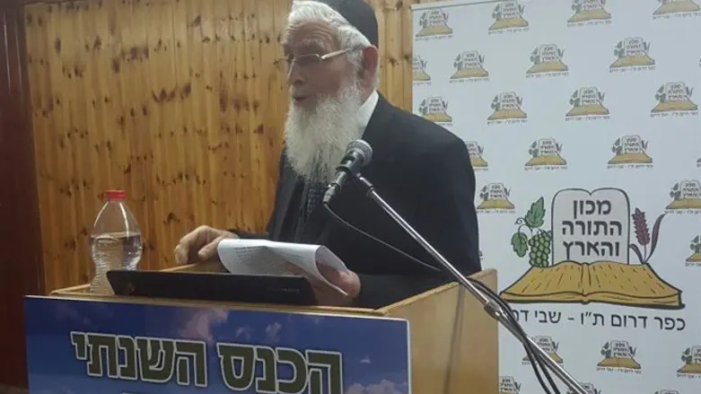 תומך. הרב אריאל