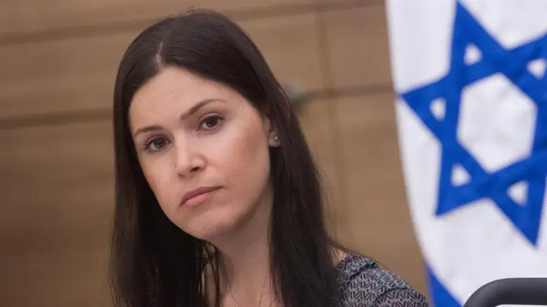 קארין אלהרר