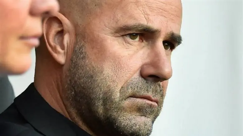 בוס. עובר להולנד