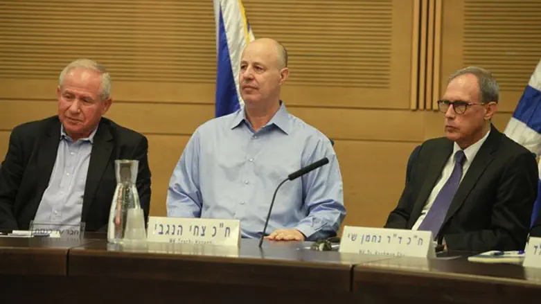 ימין: ח"כ שי, ח"כ הנגבי וח"כ דיכטר