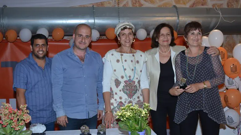 ח"כ מועלם-רפאלי יחד עם חברי אליצור והשופטת בקנשטיין