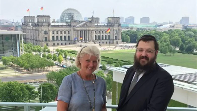 Monika Grutters, Rabbi Yehuda Teichtal