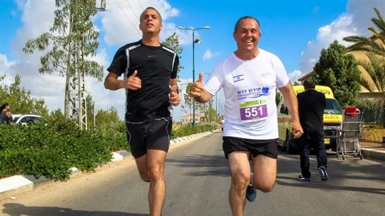 אבי נעים עם מח"ט אפרים רועי שטרית