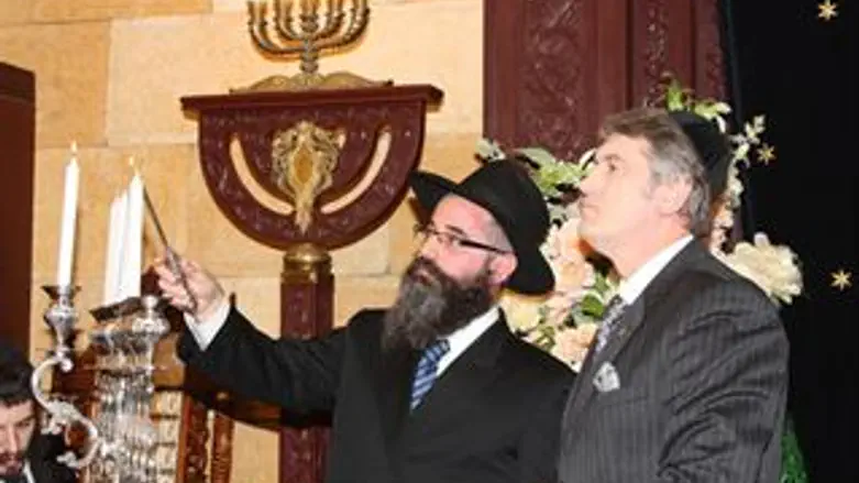 הנשיא הדליק את השמש