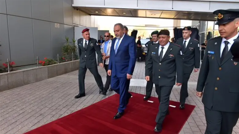 ליברמן בקריה, הבוקר