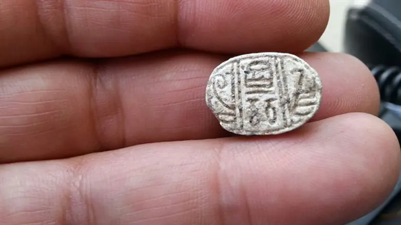 קמיע מצרי בן כ-3,300