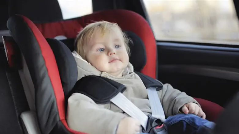 פעוט ברכב