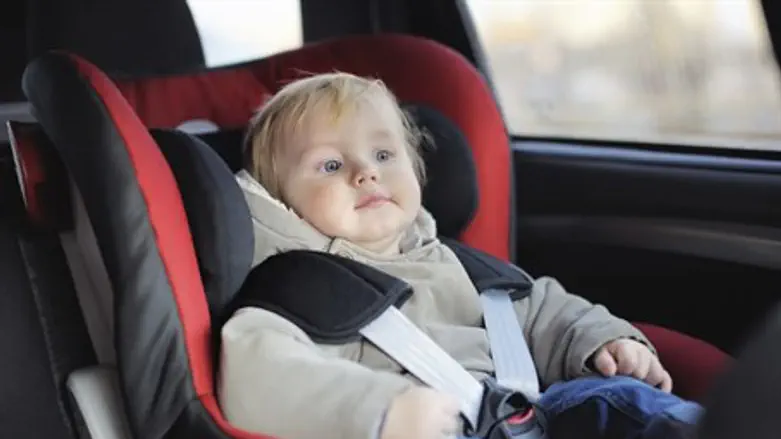 Infant in a car (illustration)