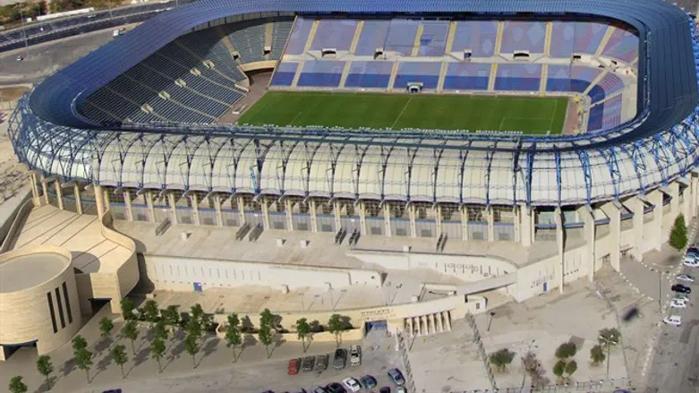 הדמיה לאצטדיון טדי עם המערכת הסולארית