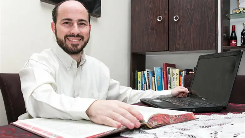 Раввин Йони Лави