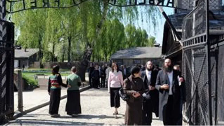 "העבודה משחררת"