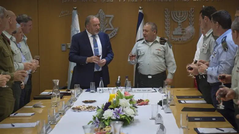 ליברמן בפורום מטכ"ל, השבוע