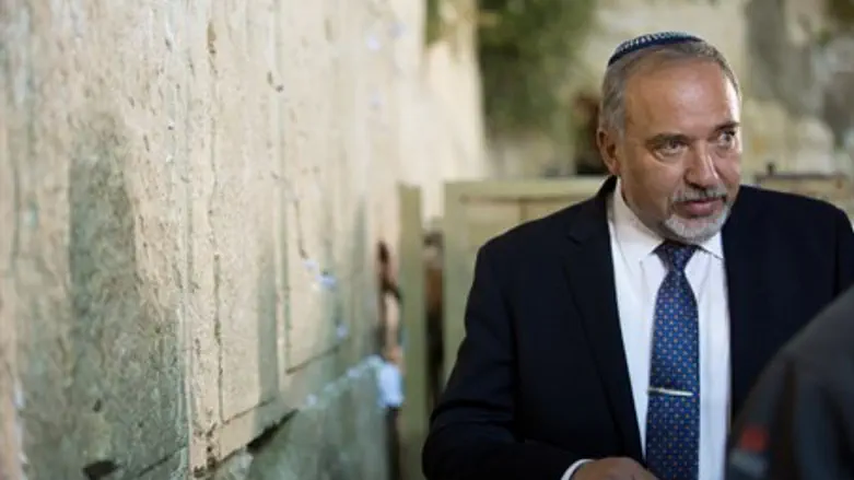 Avigdor Liberman at Kotel, May 2016