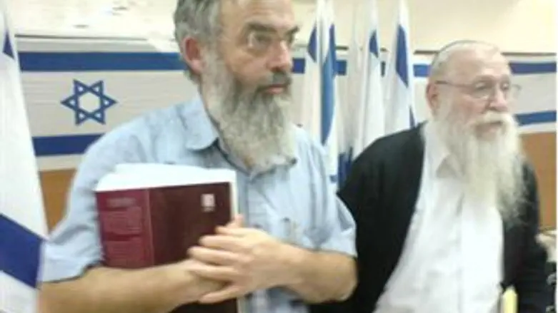 הרב דרוקמן והרב סתיו בתום הישיבה