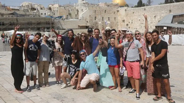 American Jewish tourists at the Kotel (file)