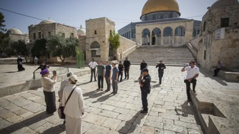Jewish visitors on Temple Mount