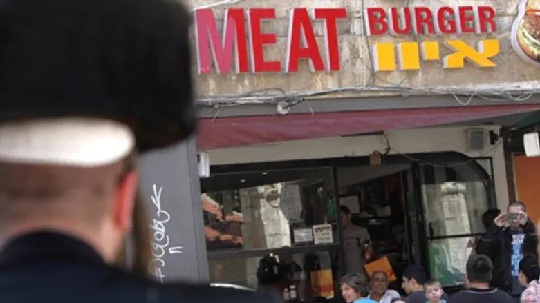Non- kosher restaurant (file)