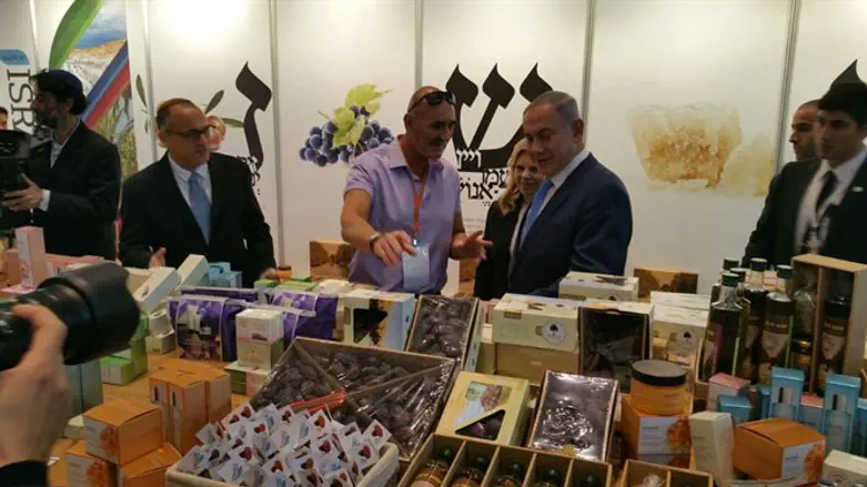 נתניהו מבקר בתערוכה