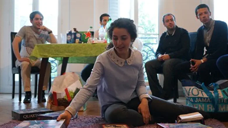 Noemie Grausz showcasing board games for her guests at Moishe House Beaubourg in Paris