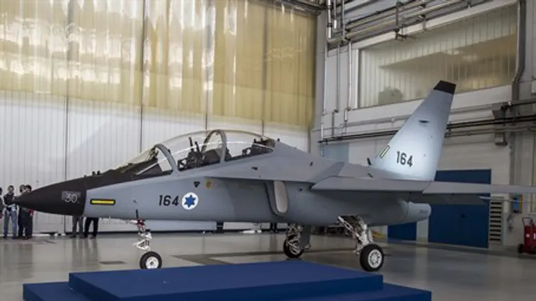 Самолет "Лави". Иллюстрация