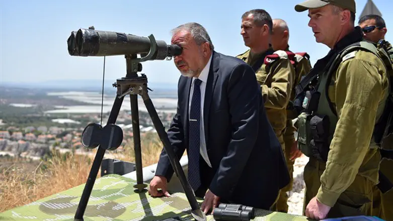 לאן נעלם ליברמן איש הימין? שר הביטחון הטרי בגבול הצפון