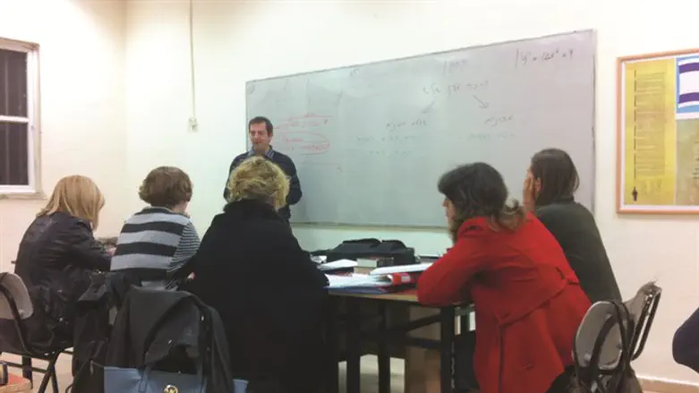 להכיר עולם חדש. כיתת גיור ב'עמי'.