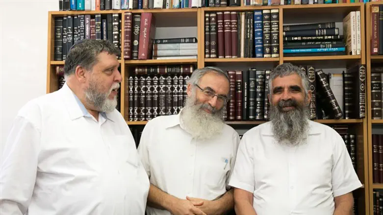 הרב יובל שרלו, הרב דוד סתיו והרב רפי פוירשטיין