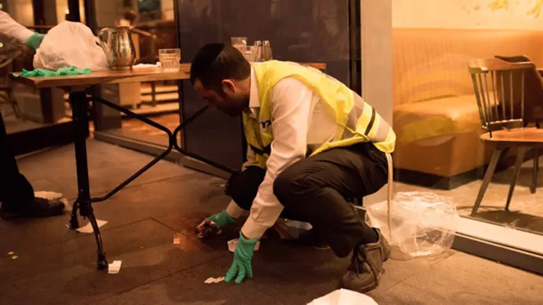 זירת הפיגוע במתחם שרונה