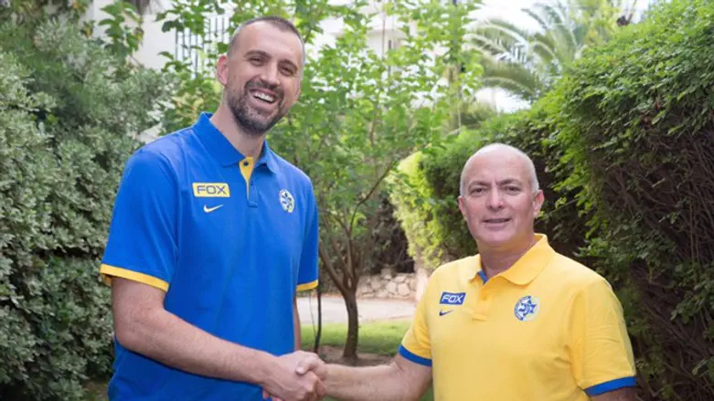 ארז אדלשטיין עם ניקולה וויצי'ץ'. צהוב מהיום