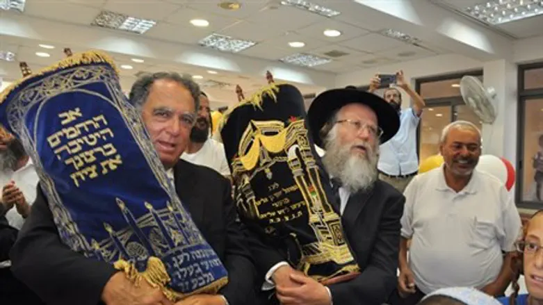Hachnasat Sefer Torah celebration