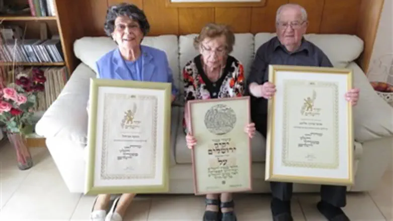 רבקה אביחיל, בתיה שנקולבסקי ופרופ' אליאב מרדכי