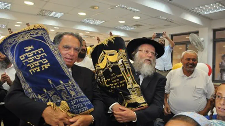 הכנסת ספר התורה