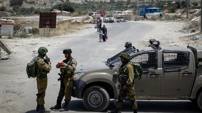 Израильский КПП близ деревни Ятта