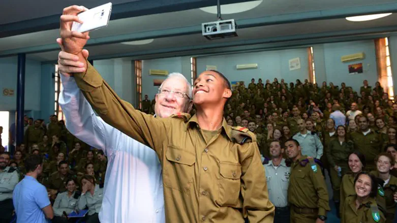 ריבלין במחו״ה אלון 