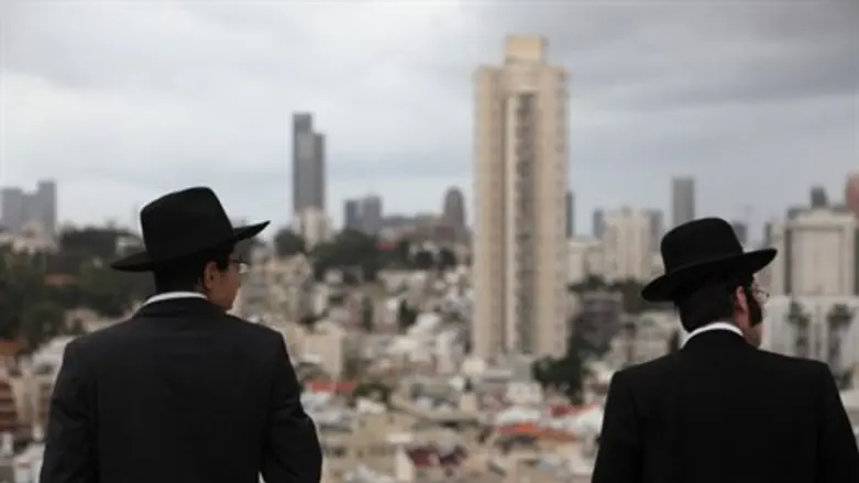 Харедим в Бней-Браке (Иллюстрация)