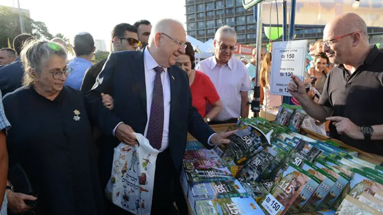 בני הזוג ריבלין בשבוע הספר