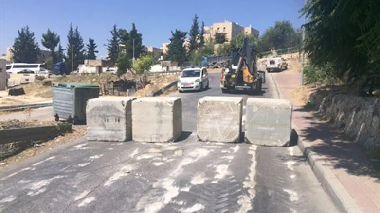 Заграждения на дороге