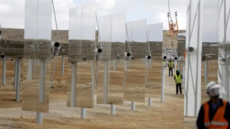 Construction of world's tallest solar tower in Israel's Negev Desert