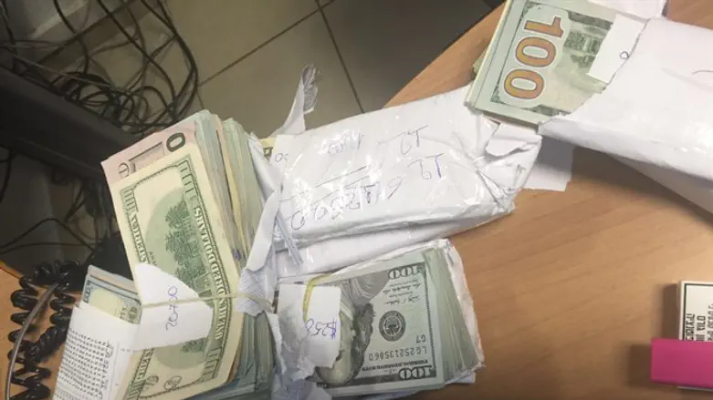 הכסף שהוברח