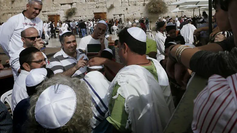 לרגע לא חששנו שהילד יחסיר אפילו דגש אחד בקריאה. בר מצווה בכותל