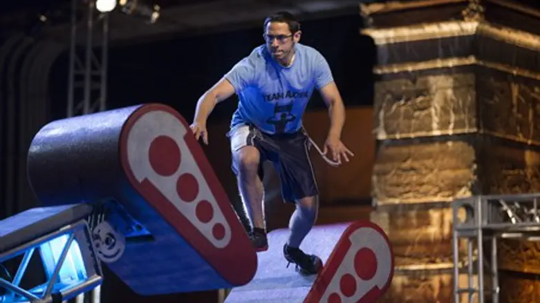 Akiva Neuman competing in the Philadelphia qualifying round of “American Ninja Warrior.”
