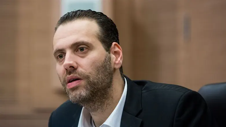 מתנגד. מיקי זוהר
