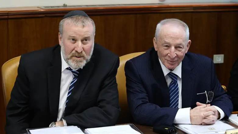 היועץ הוא "הגורם המוסמך לקבוע את הפרשנות הנכונה של הדין". היועמ"ש מנדלבליט עם וינשטיין