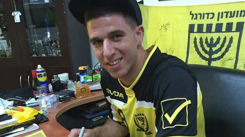 נשאר בבית. עידן ורד