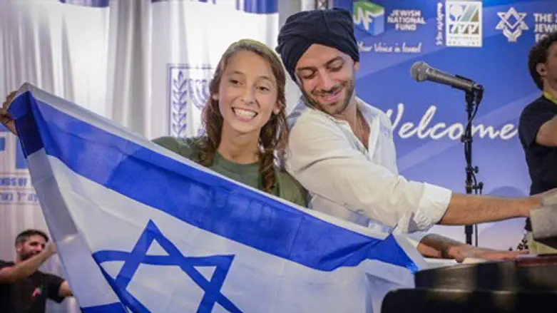 Idan Raichel and a fan