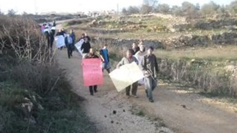 תושבי פסגות הבוקר בצעדה