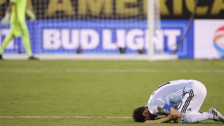 מסי בסיום המשחק. פורש מהנבחרת