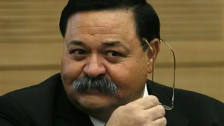 לא עוזב. אפללו